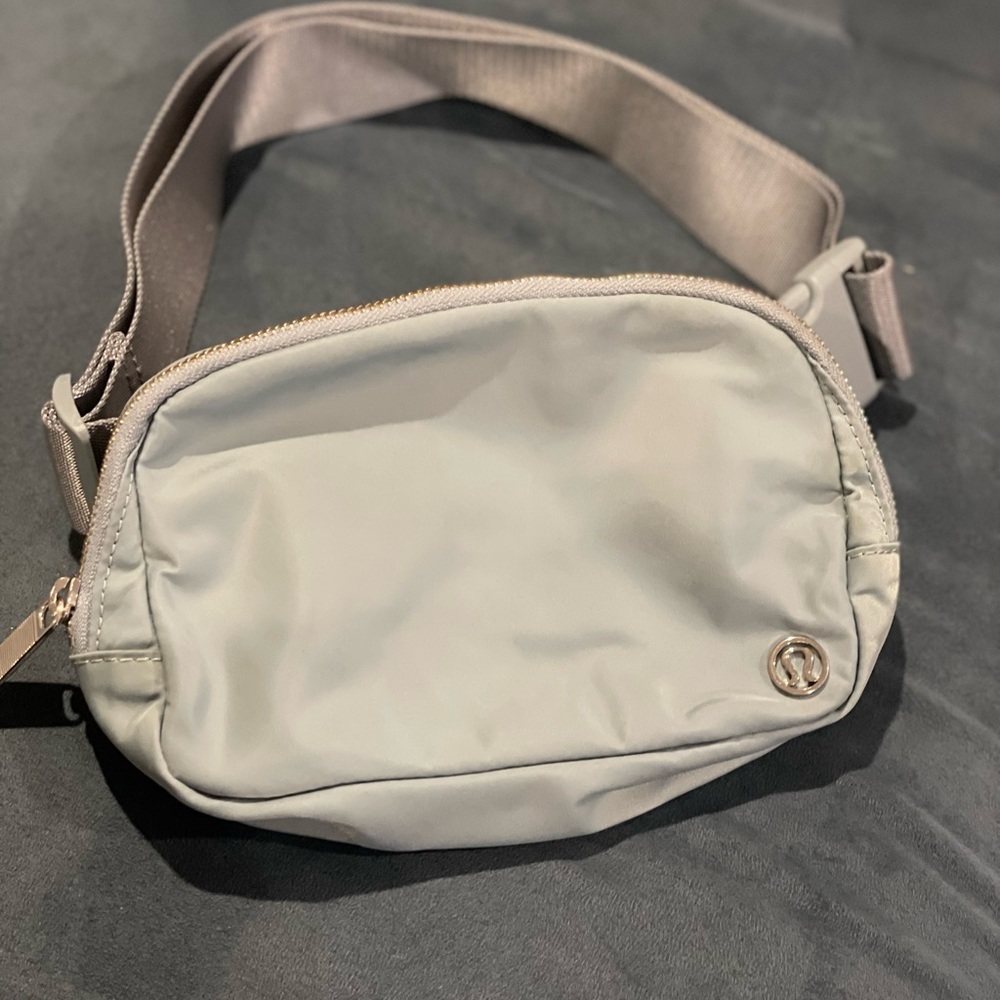 Lululemon Everywhere Belt Bag Chambray